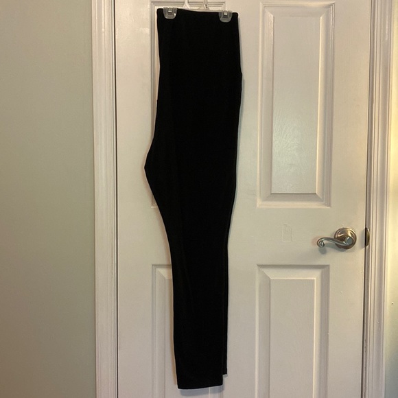Isabel Maternity | Over-the-Bump Black Ankle Length Leggings - Picture 2 of 3